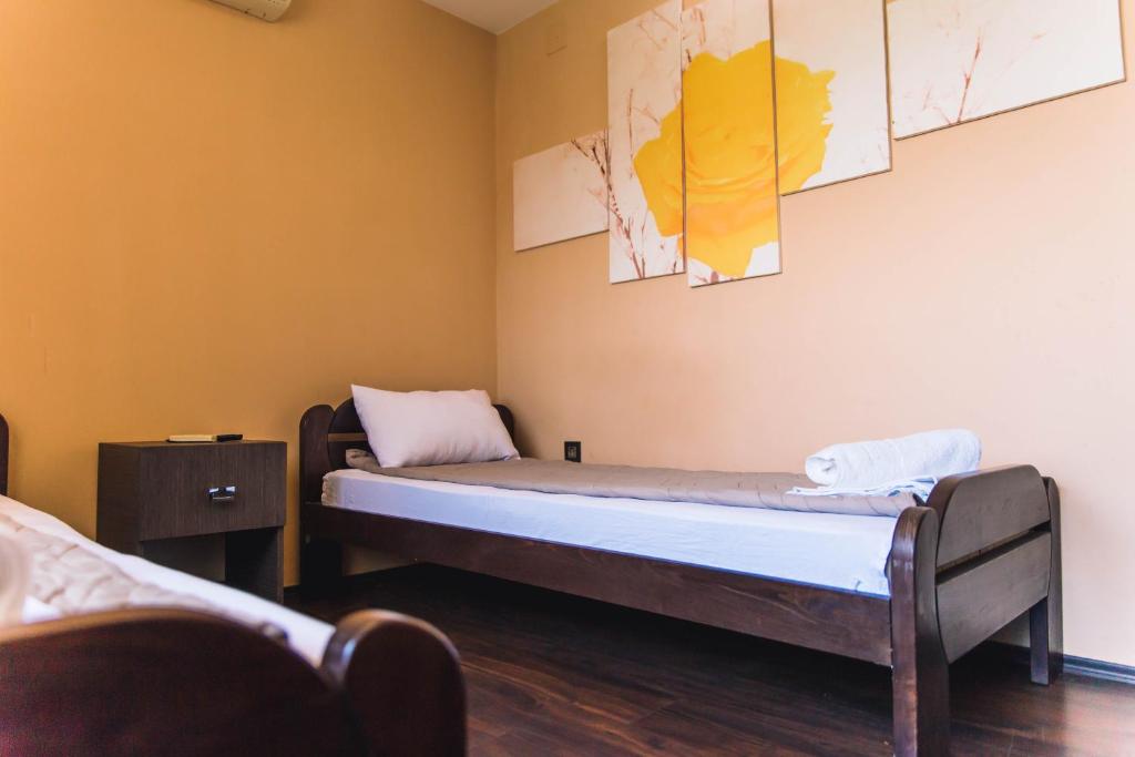 a room with two beds in a room at Guest House Vila Salute in Niš