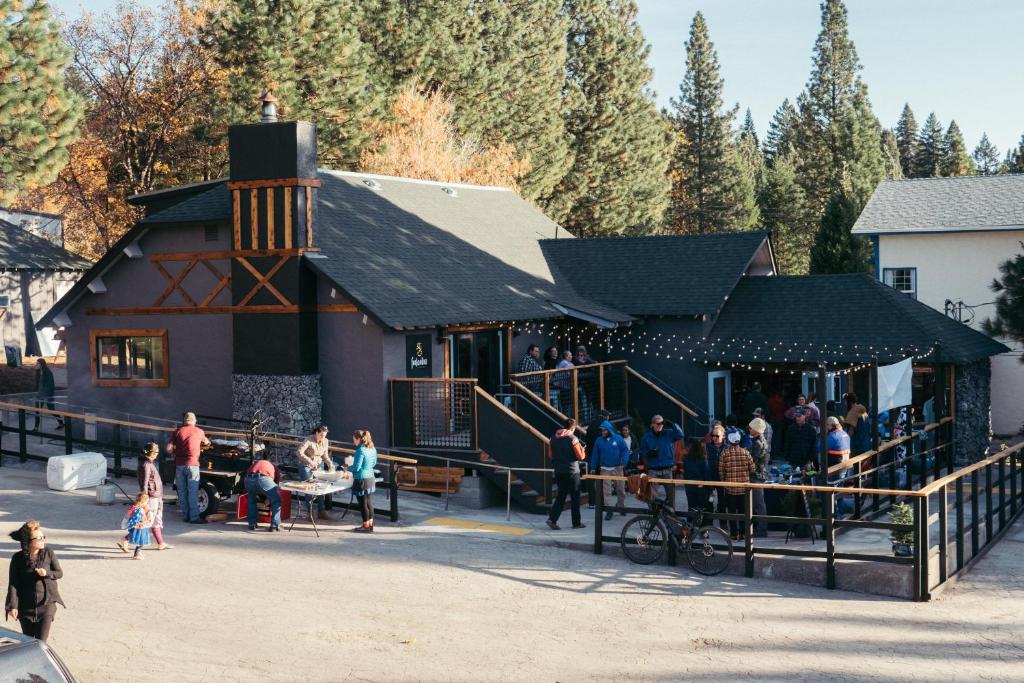Summit View Inn photo