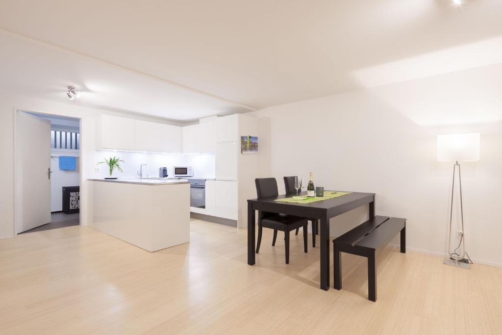 Kuchyň nebo kuchyňský kout v ubytování 2,5 Zi Design Loft Wohnung mit Gartensitzplatz
