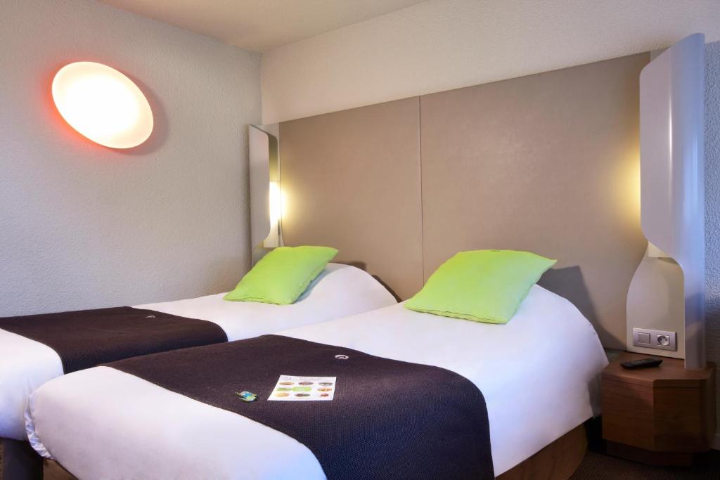 Ein Bett oder Betten in einem Zimmer der Unterkunft Campanile Montbéliard - Sochaux