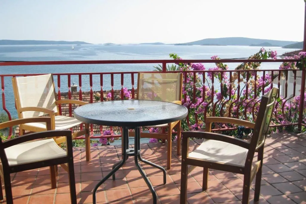 Apartments by the sea Seget Vranjica, Trogir - 2037, Trogir, Croaţia