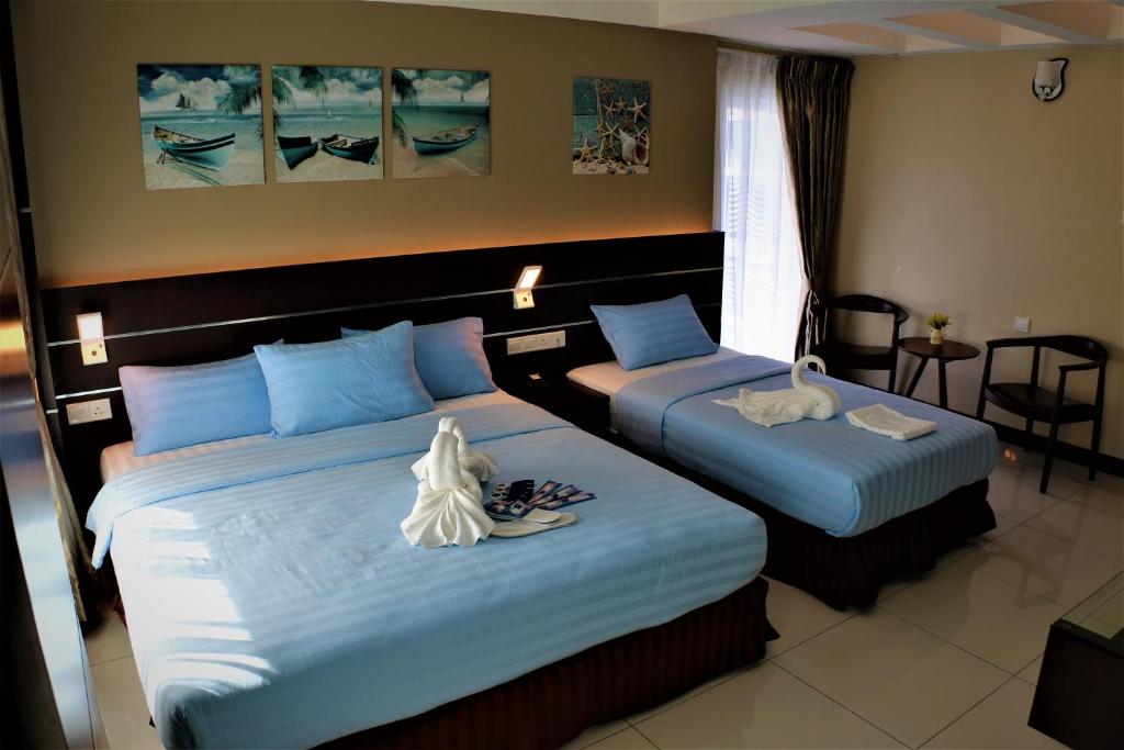 Postel nebo postele na pokoji v ubytování Wave View Hotel