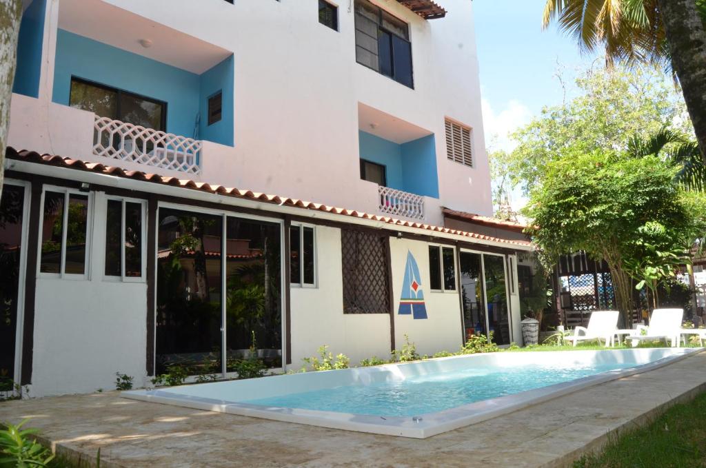 Bazén v ubytování Aparta Hotel Azzurra nebo v jeho okolí