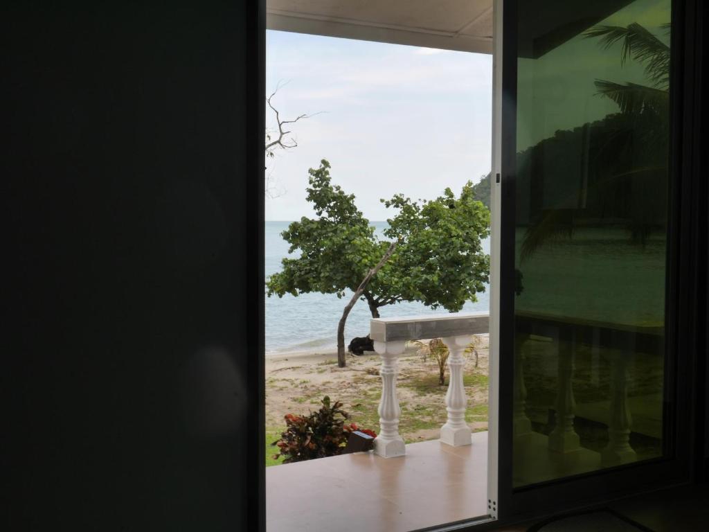 Suitetrails - Beach Front Villa 1 pasir panjang