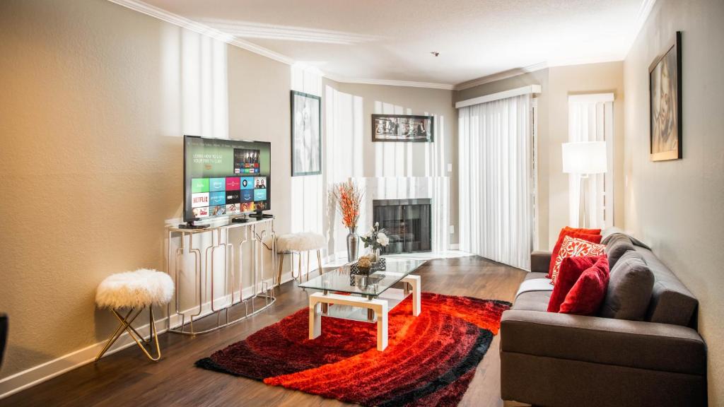Luxury, Hollywood Walk of Fame - One-Bedroom Apartment
