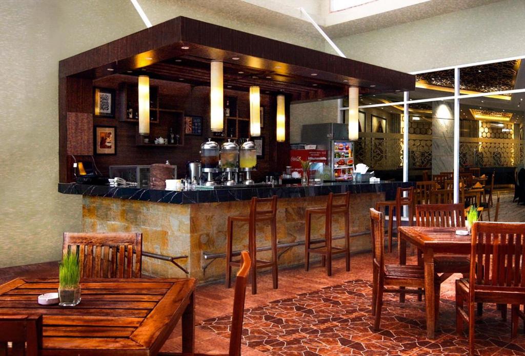 Lounge nebo bar v ubytování Hermes Palace Hotel Banda Aceh