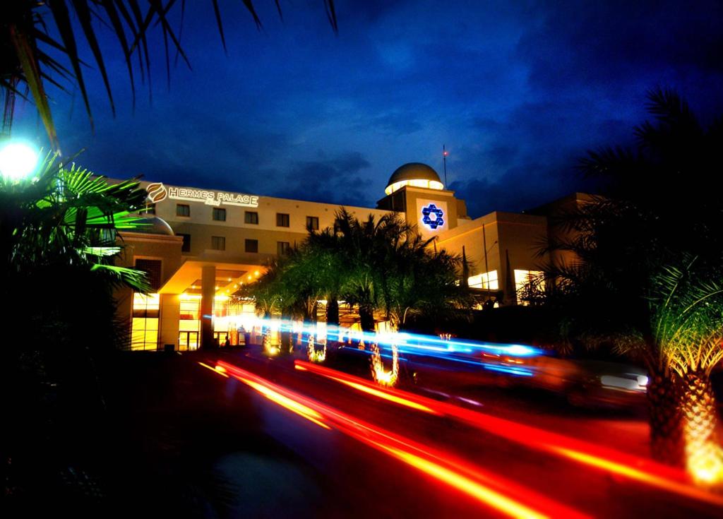 Bazén v ubytování Hermes Palace Hotel Banda Aceh nebo v jeho okolí