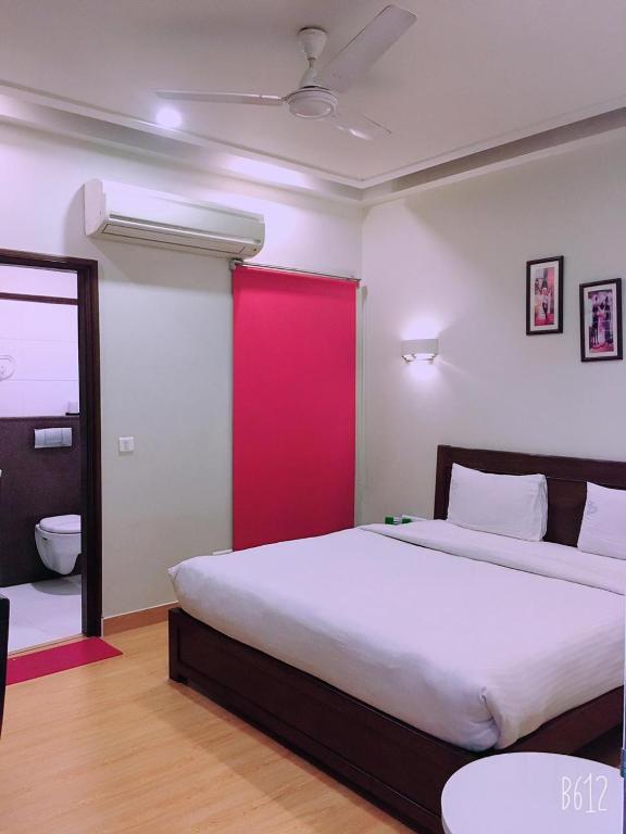 Postel nebo postele na pokoji v ubytování Hotel Dasaprakash