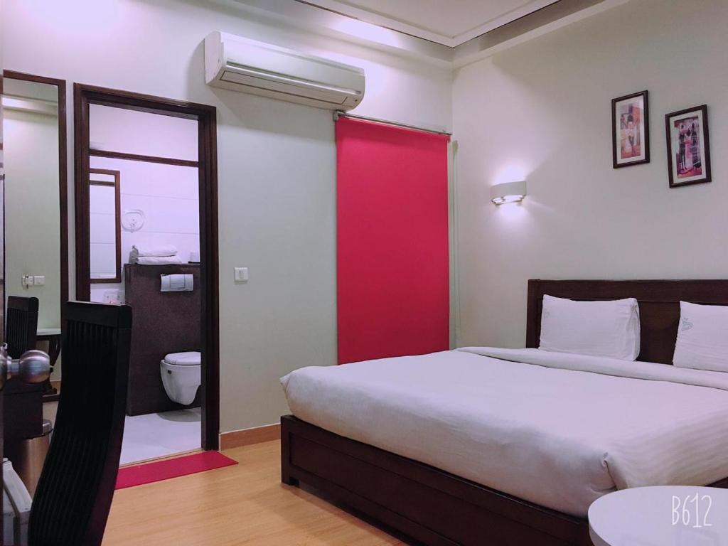Postel nebo postele na pokoji v ubytování Hotel Dasaprakash