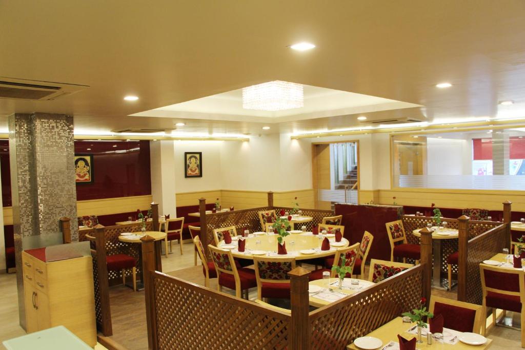 Restaurace v ubytování Hotel Dasaprakash