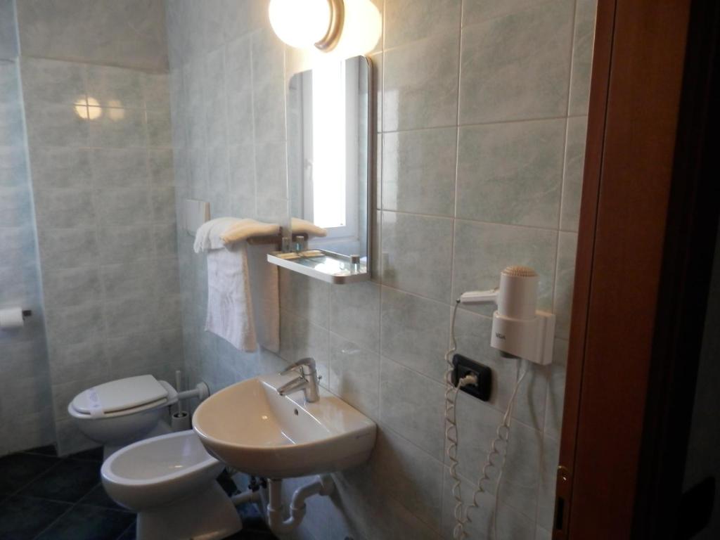 Koupelna v ubytování Albergo Posta