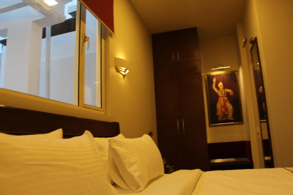 Postel nebo postele na pokoji v ubytování Hotel Dasaprakash