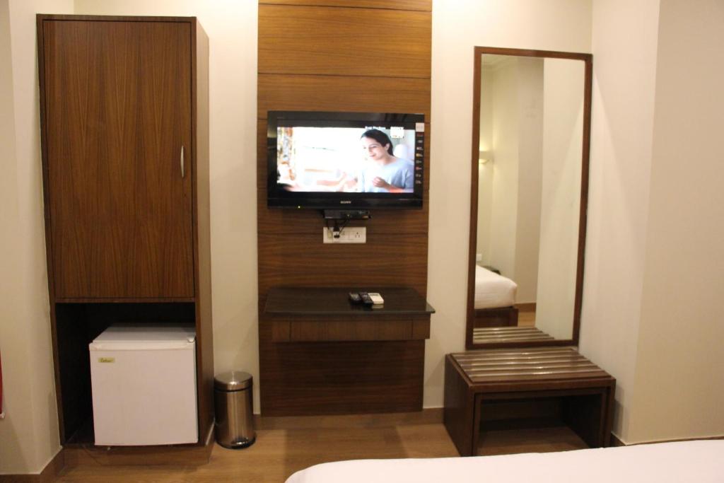 TV a/nebo společenská místnost v ubytování Hotel Dasaprakash