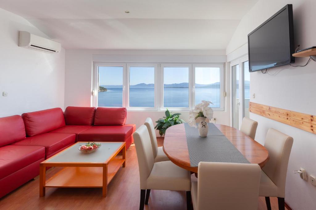 TV a/nebo společenská místnost v ubytování Apartmani Panorama