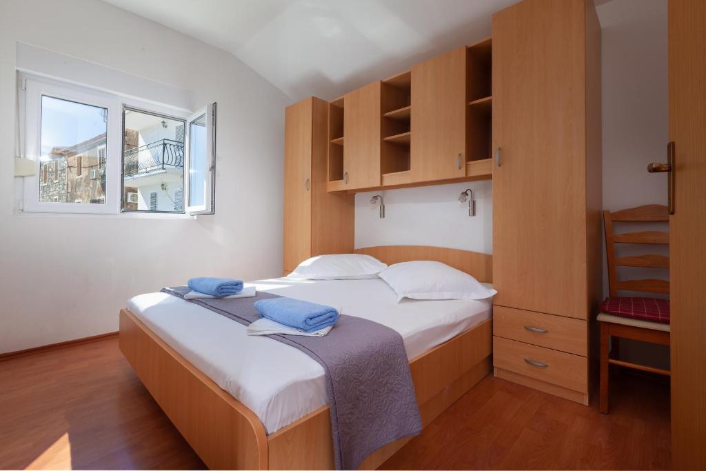 Postel nebo postele na pokoji v ubytování Apartmani Panorama