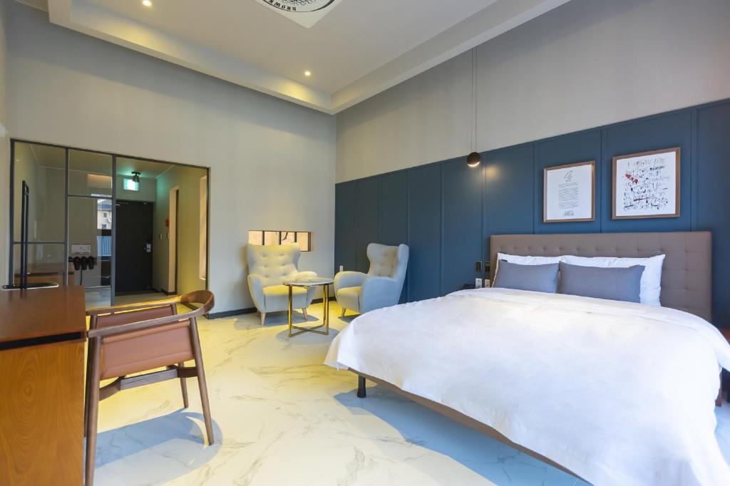 Postel nebo postele na pokoji v ubytování Brown Dot Hotel Gyeongju