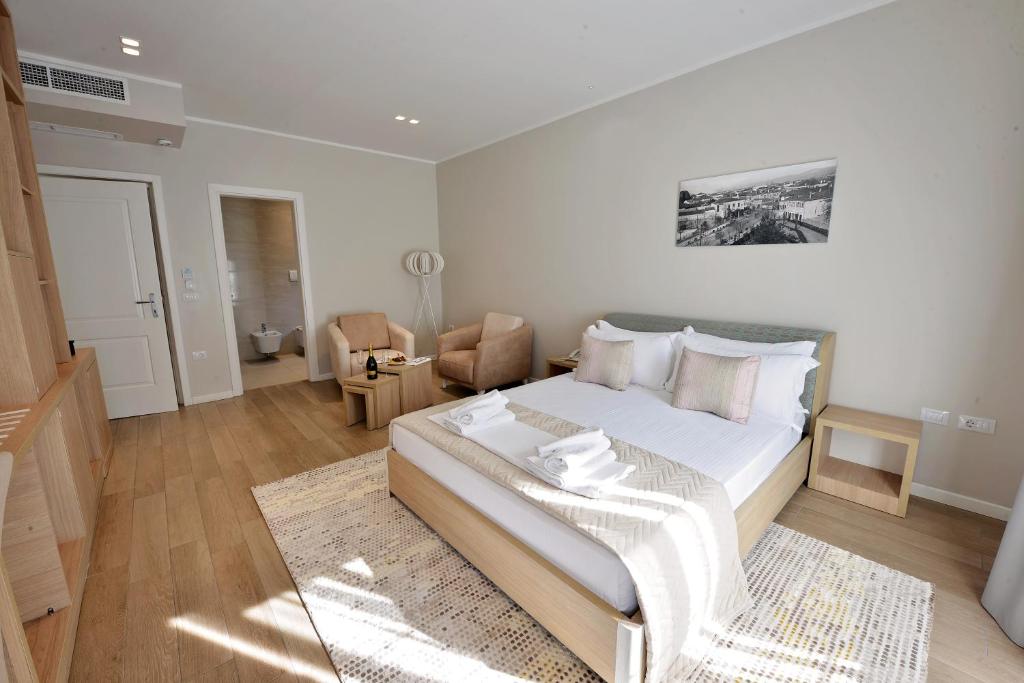 Alis Hotel - Image 2