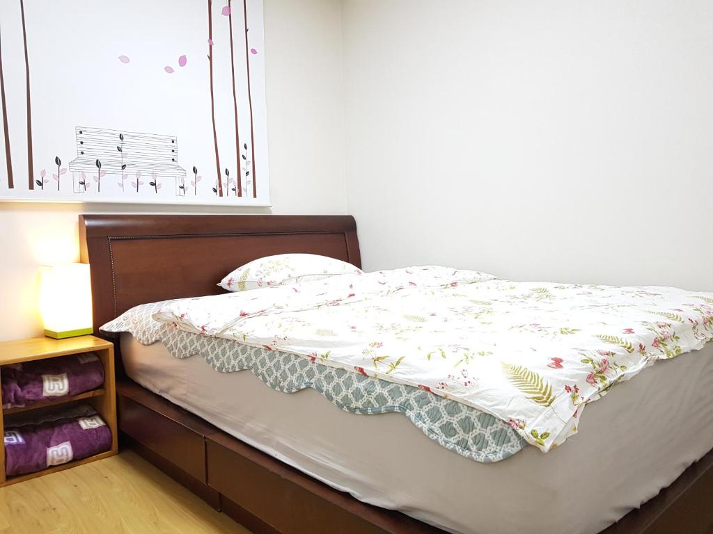 Postel nebo postele na pokoji v ubytování Comfortable as your home - JS1