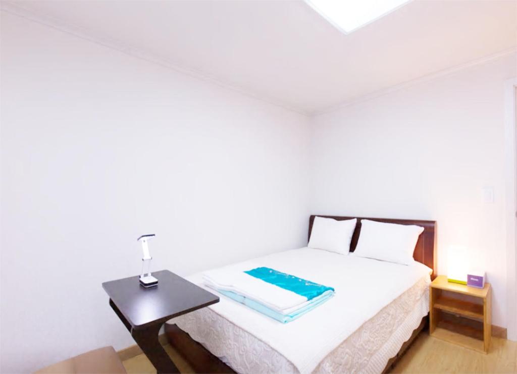 Postel nebo postele na pokoji v ubytování Comfortable as your home - JS1