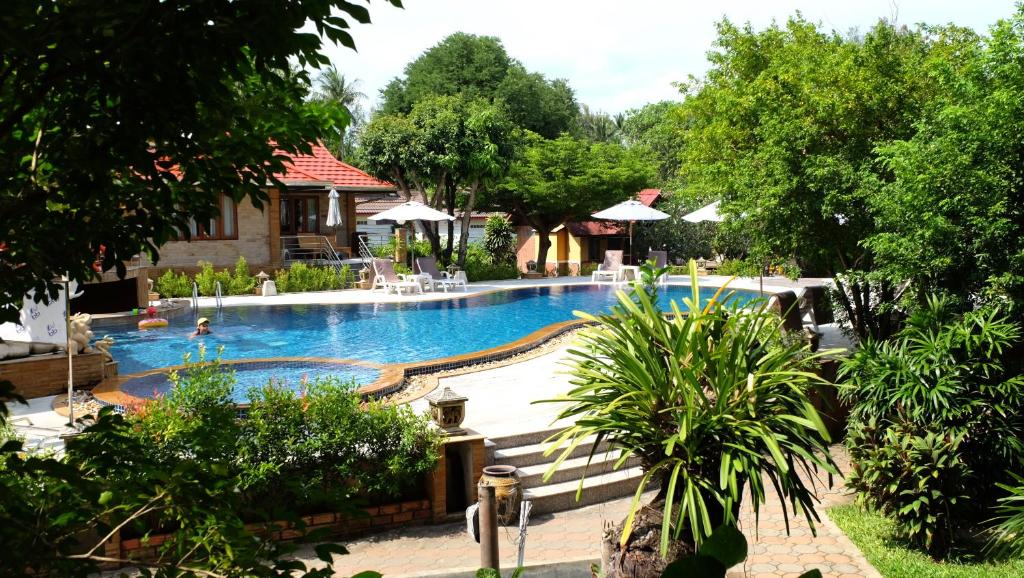 Bazén v ubytování PS Thana Resort nebo v jeho okolí