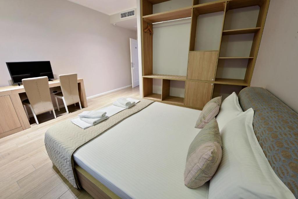 Postel nebo postele na pokoji v ubytování Alis Hotel