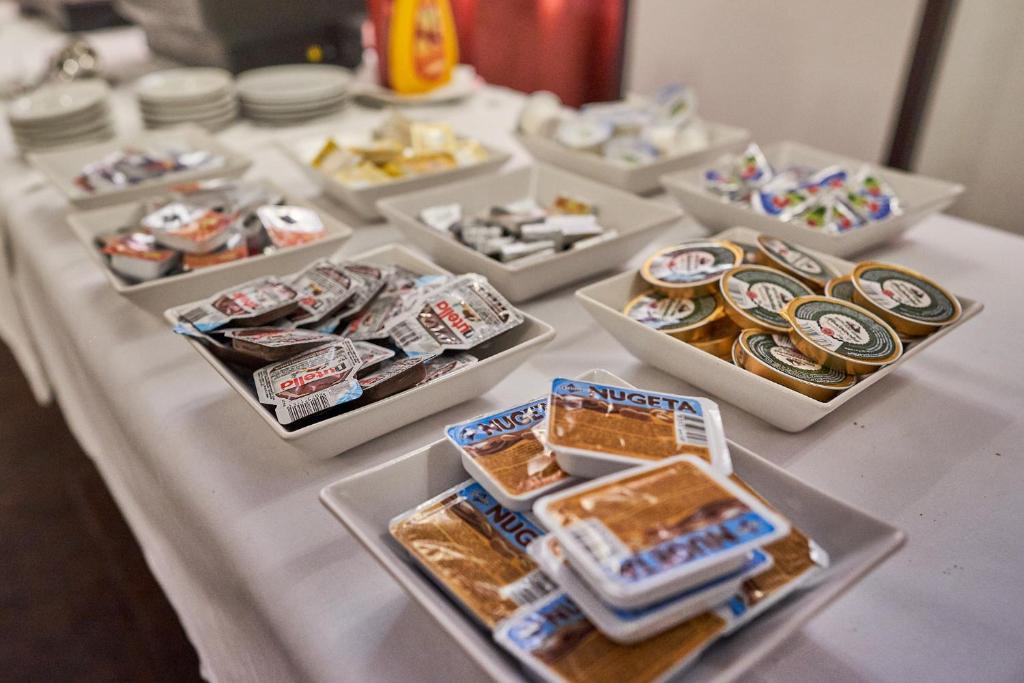 Comida en o cerca de este hotel