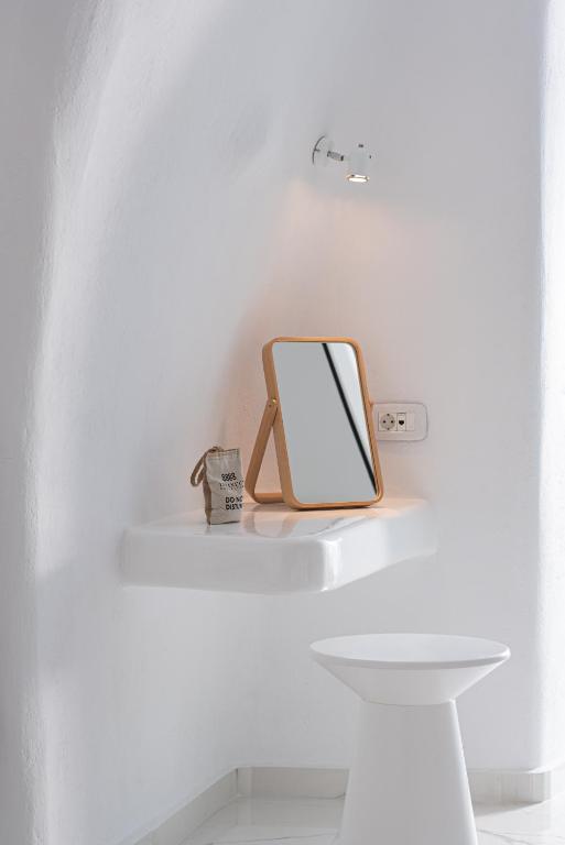 White Concept Caves - 6