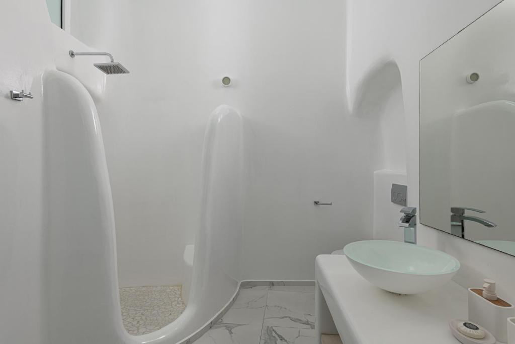 White Concept Caves - 7