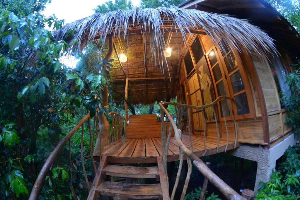 Zahrada ubytování Habarana Tree house Mutu village