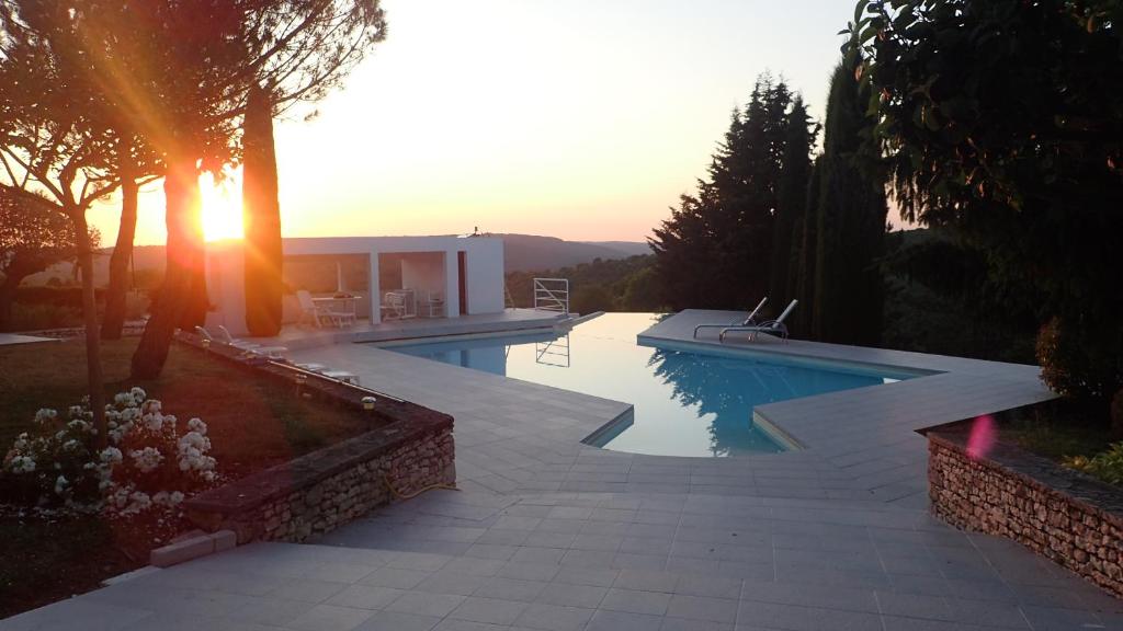 Бассейн в petit paradis vallee de la dordogne proche de SARLAT et ROCAMADOUR или поблизости