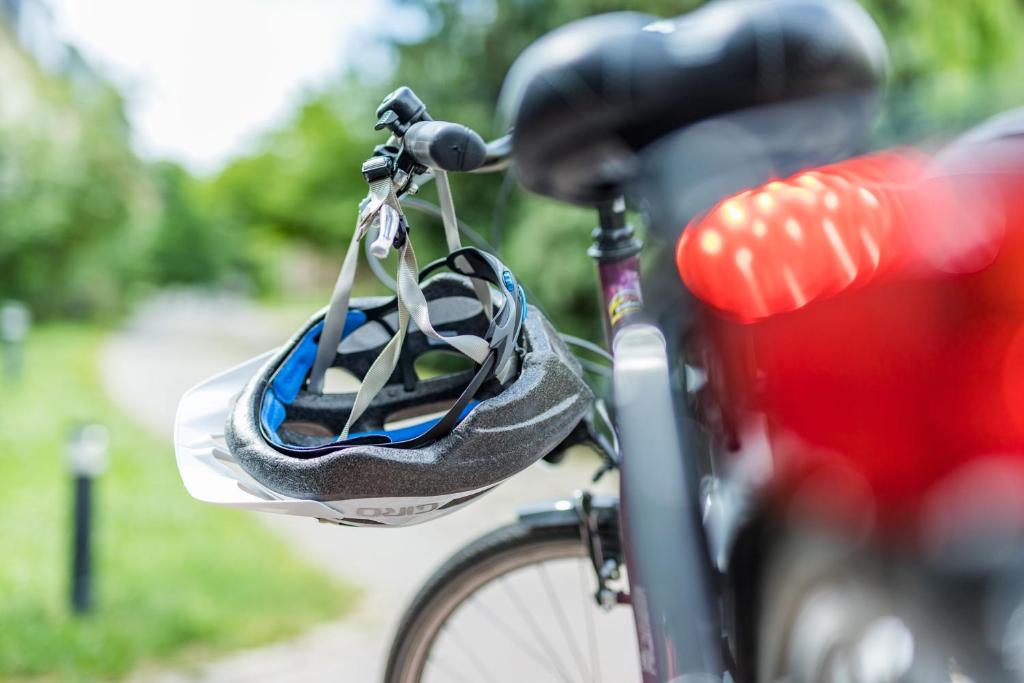 a bicycle with a helmet hanging from the front wheel at Hotel am Schloß Apolda in Apolda