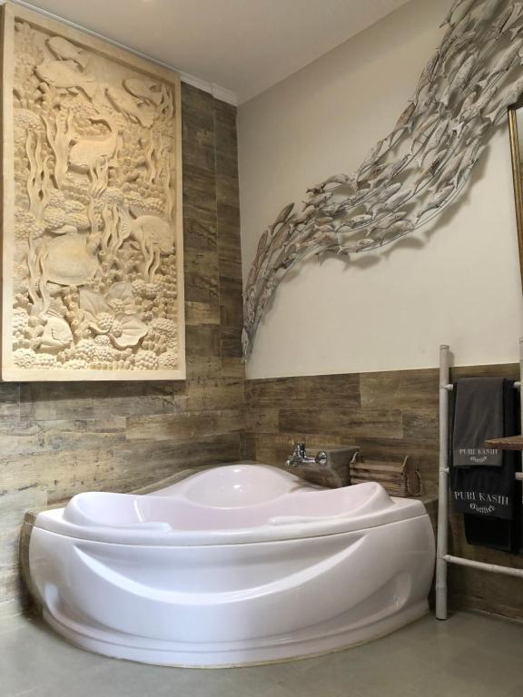 Puri Kasih Gottlieb - 7