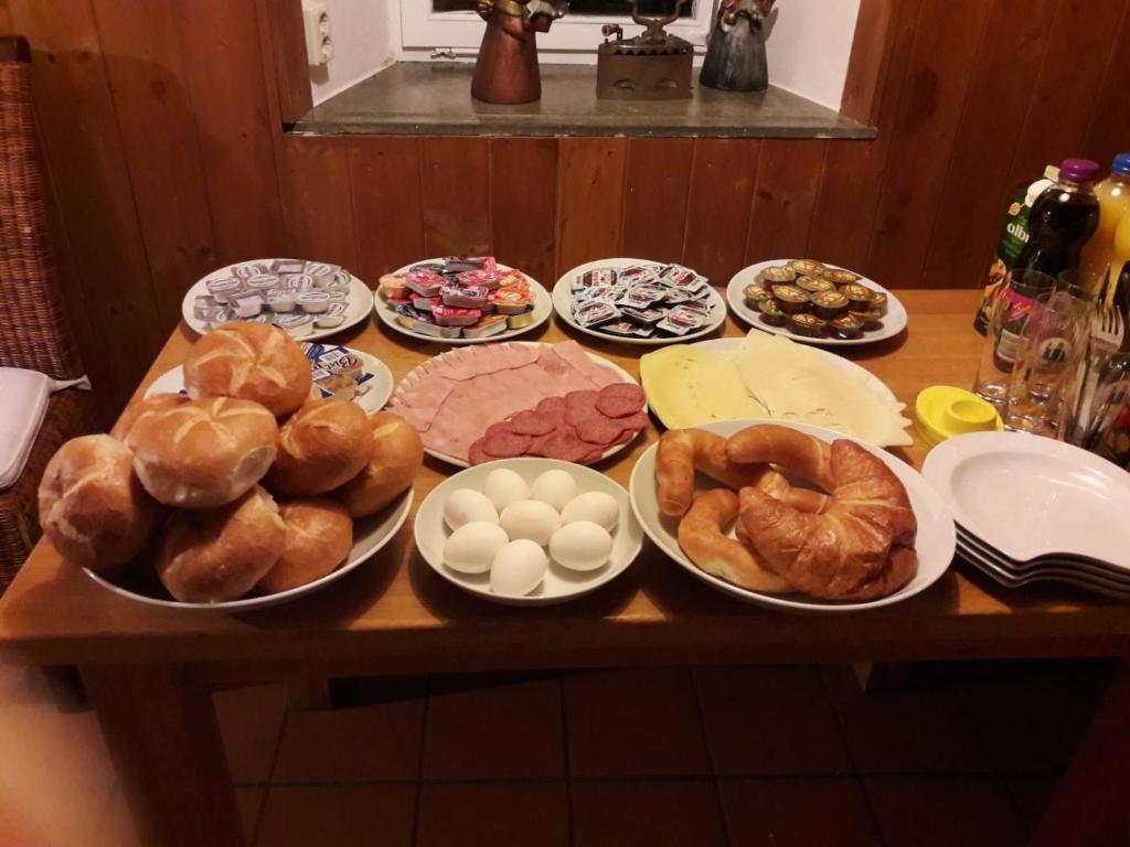 Jídlo v penzionu nebo okolí