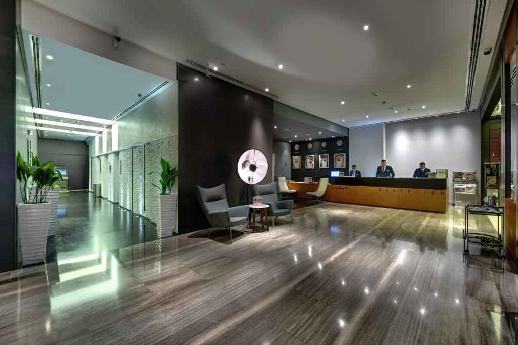 El lobby o recepción de The Act Hotel Sharjah