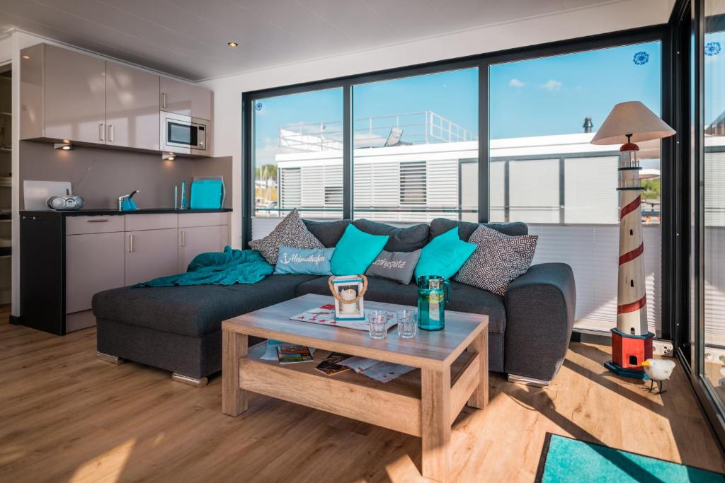 Hausboote und Ferienhäuser Marina Mücheln - Casa De Vacaciones
