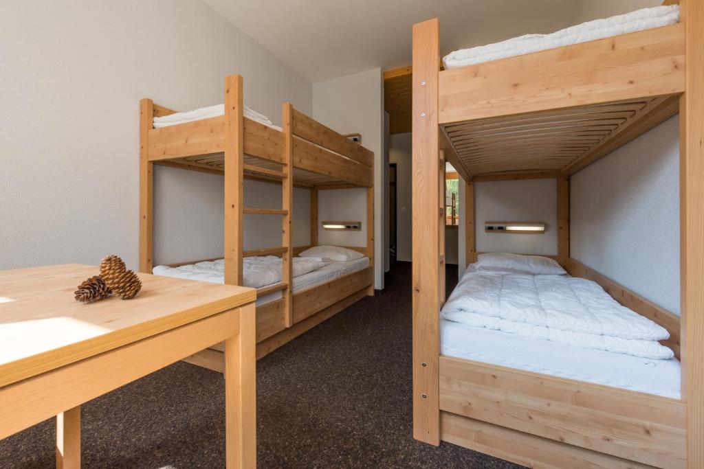 Ski-to-door Sport Resort Fiesch - Fiescher Hostel - Standard Sei Camere Da Letto