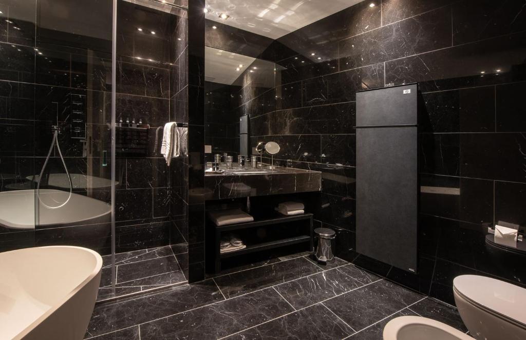Kylpyhuone majoituspaikassa Hotel Gabbani