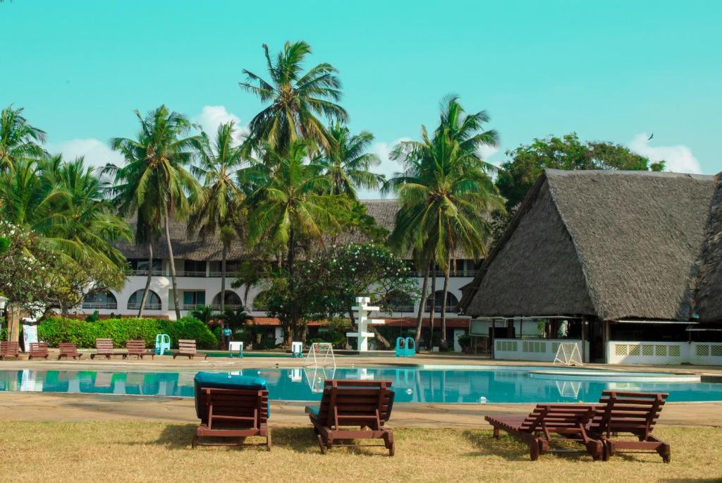 Bazén v ubytování Reef Hotel Mombasa nebo v jeho okolí