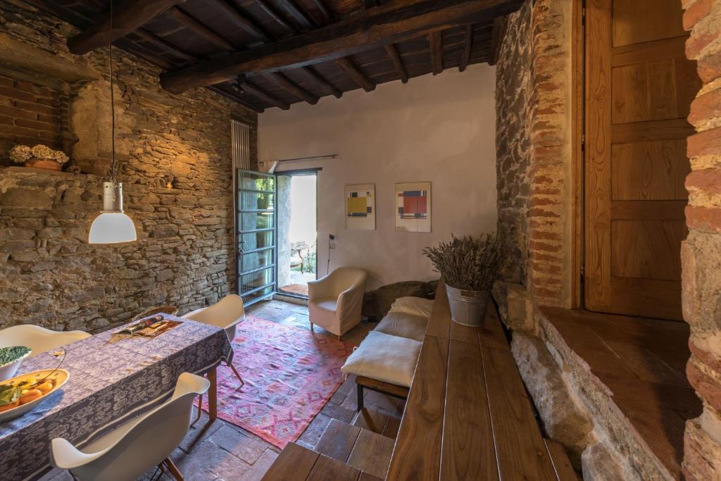 A seating area at Podere Campolungo