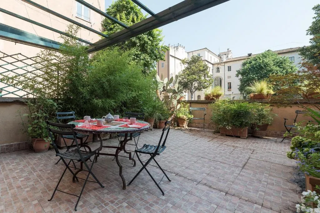 Charming apartment with private terrace at via Giulia, Roma, Italia