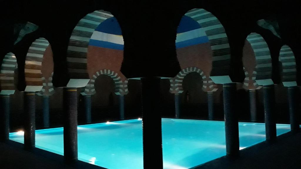 Piscina di Hotel Kasbah Azalay o nelle vicinanze