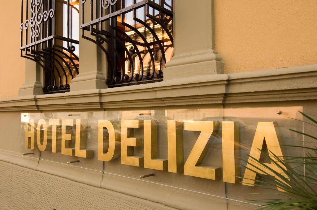 a sign on a building that reads hotel deliana at Hotel Delizia in Milan