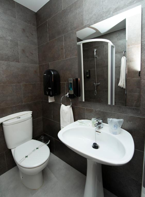 Un baño de Hotel Manzanito