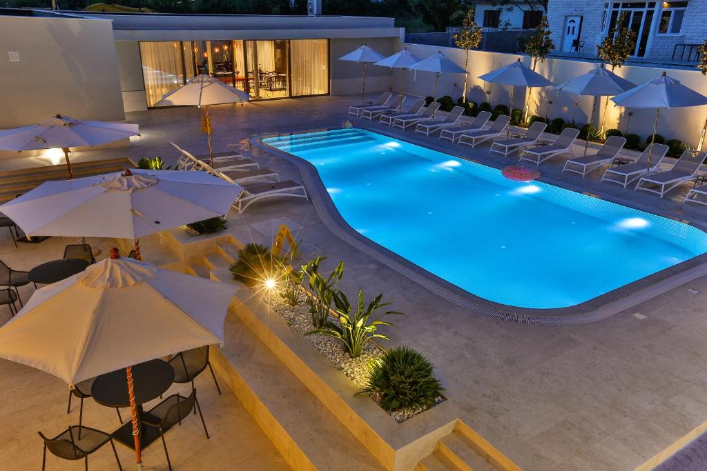 Bazén v ubytovaní Avanti Hotel & Spa alebo v jeho blízkosti