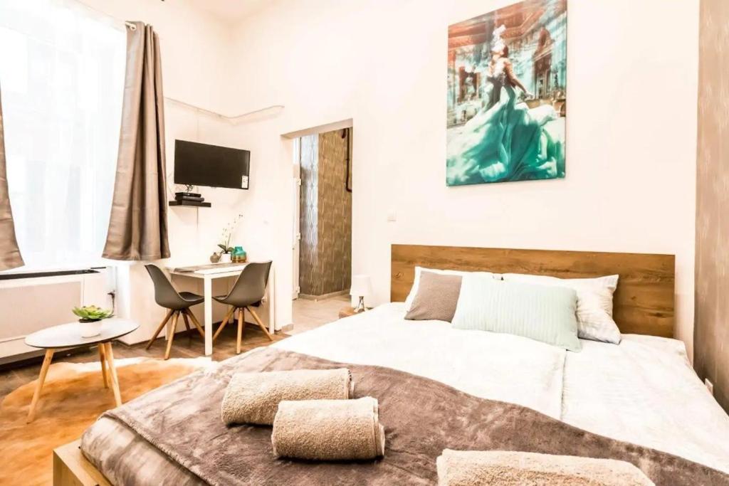 Posteľ alebo postele v izbe v ubytovaní Amazon Apartment near the famous party Boulevard