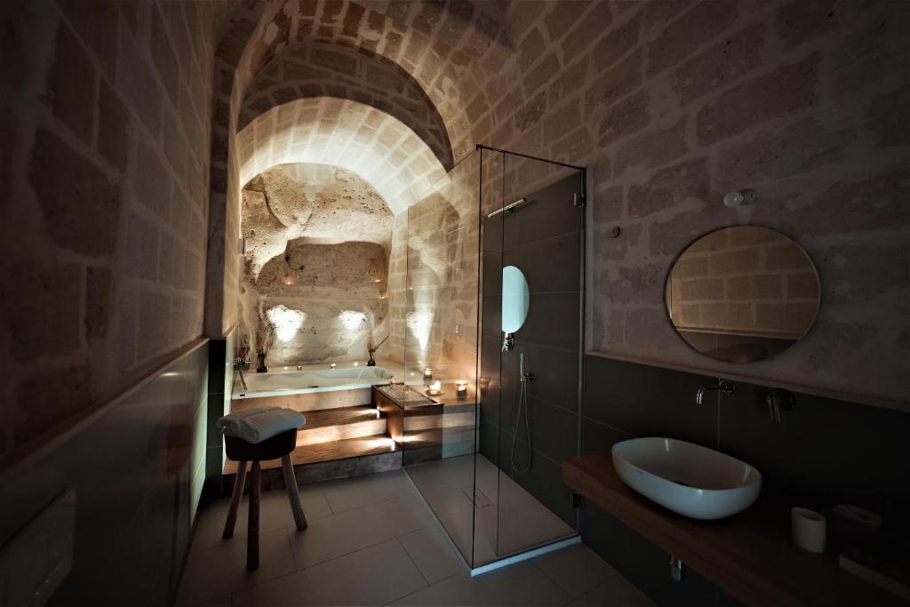 A bathroom at Endea Suite Rooms & Lounge SPA