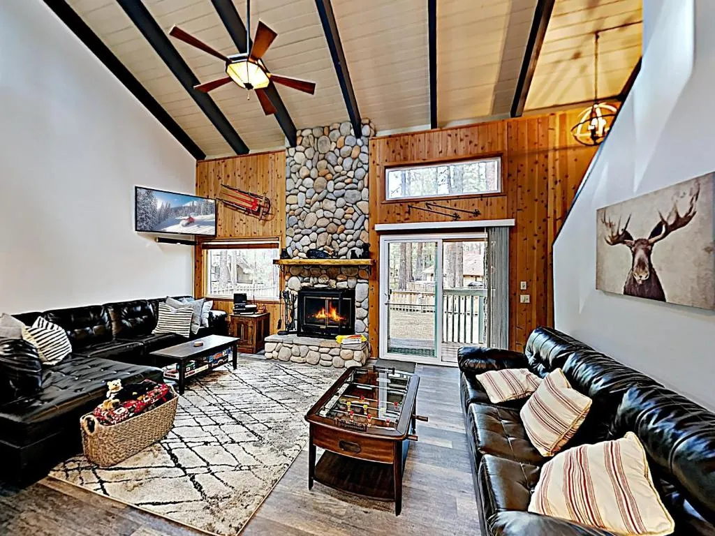 Walk to Slopes! Mountain Home with Private Hot Tub home, Big Bear Lake, Statele Unite ale Americii