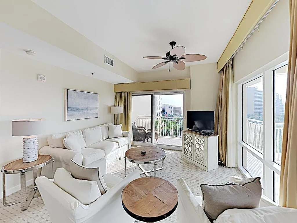 New Listing! Sunset at Luau with Pools & Spas condo, Destin, Statele Unite ale Americii