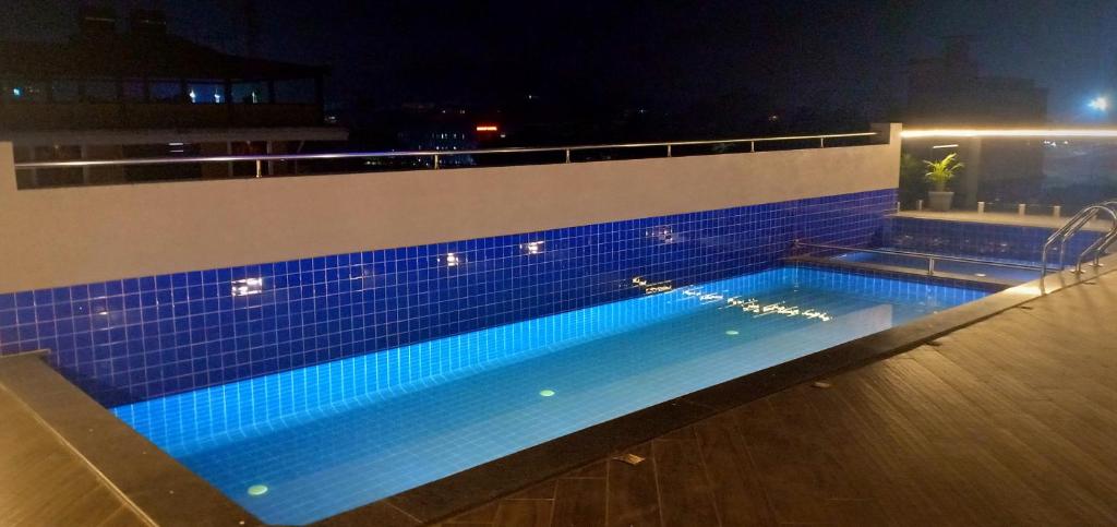 Bazén v ubytování Cosmique Clarks Inn Suites Goa nebo v jeho okolí