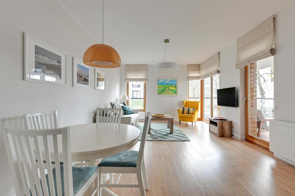 Televízia a/alebo spoločenská miestnosť v ubytovaní Gdansk Comfort Apartments Bursztynowa